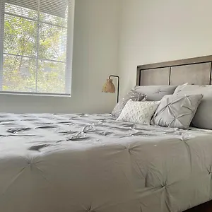 Sleep 6 Near Marina, Cedar Sinai, Venice 5min, Lax 10min Los Angeles