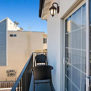 Spacious Private Gated Modern Loft Close To Universal And Hollywood Los Angeles